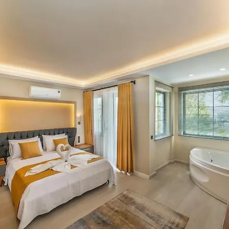 Villa Palmiye Jakuzi Ve Havuzlu Luks Tatil Evi - Ocekhomes Fethiye