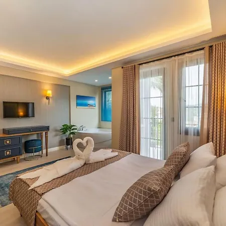 Palmiye Jakuzi Ve Havuzlu Luks Tatil Evi - Ocekhomes Fethiye
